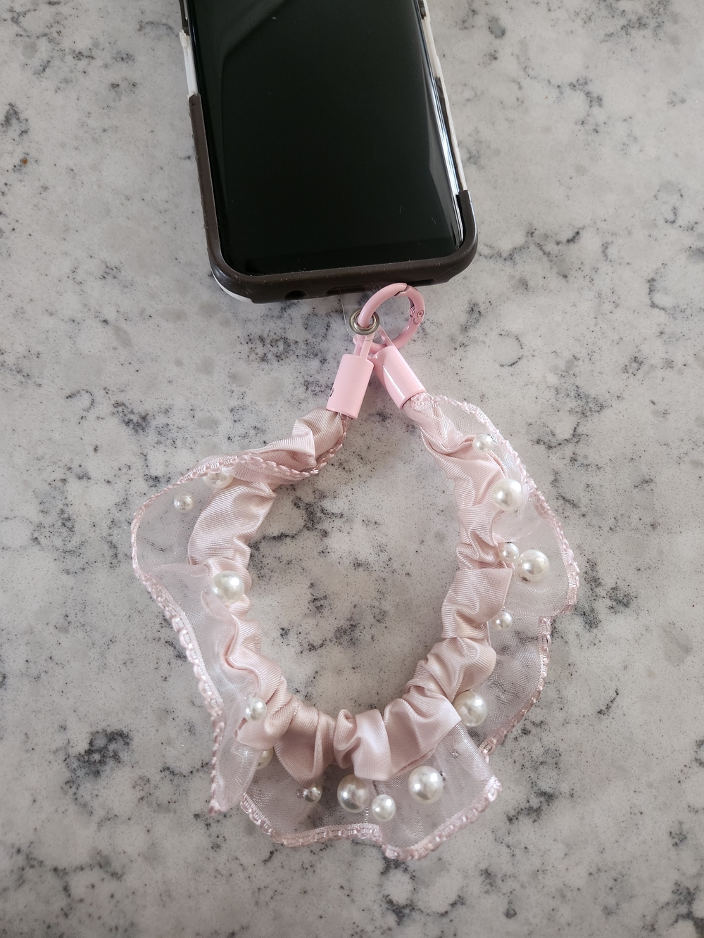 Pink Pearl-Embellished Ruffled Keychain - Picture 4 of 4